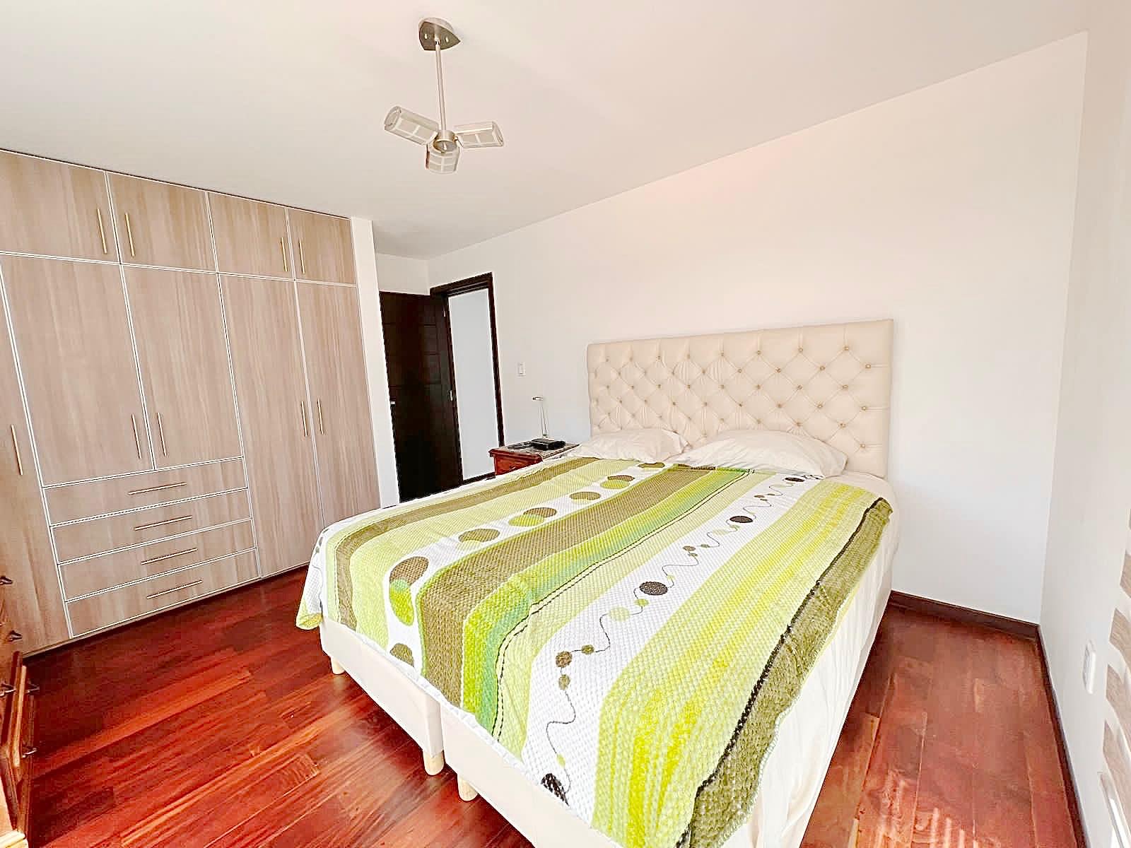 Departamento en AlquilerDEPARTAMENTO PENTHOUSE  AMOBLADO EN ALQUILER, BAJO ACHUMANI  3 dormitorios 3 baños 1 parqueos Foto 7