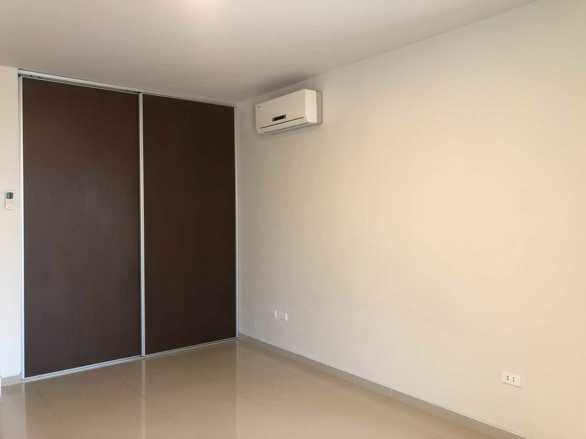 Casa en Entre 6to y 7mo anillo Norte en Santa Cruz de la Sierra 3 dormitorios 3 baños 2 parqueos Foto 15