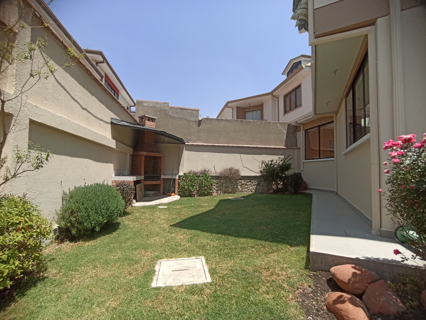 Casa en VentaACHUMANI LOMAS DE ACHUMANI  3 dormitorios 4 baños 2 parqueos Foto 22