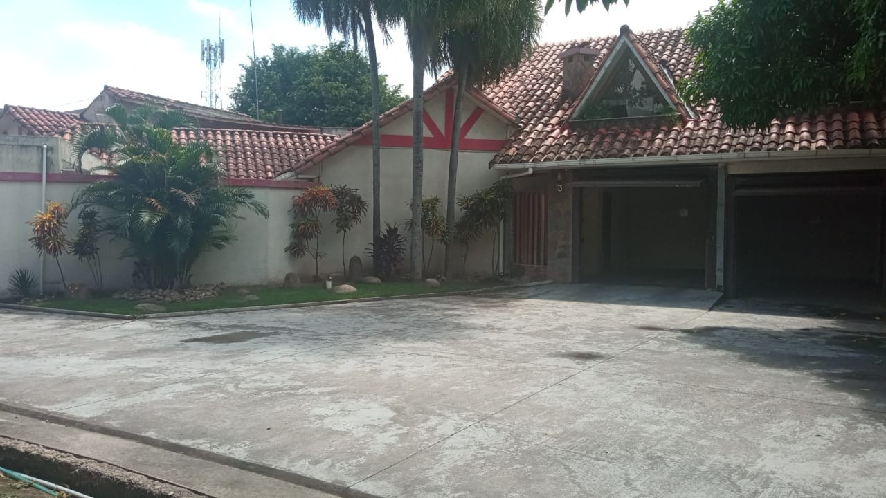 Edificio en Entre 6to y 7mo anillo Norte en Santa Cruz de la Sierra 35 dormitorios 37 baños 35 parqueos Foto 5