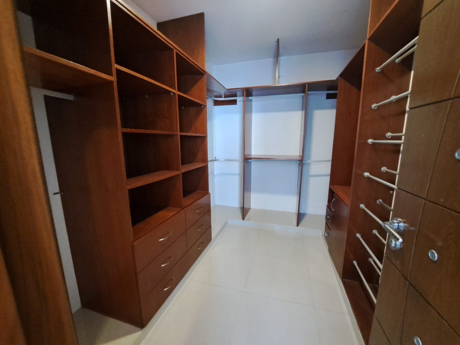 Casa en Urubó en Santa Cruz de la Sierra 4 dormitorios 4 baños 2 parqueos Foto 7