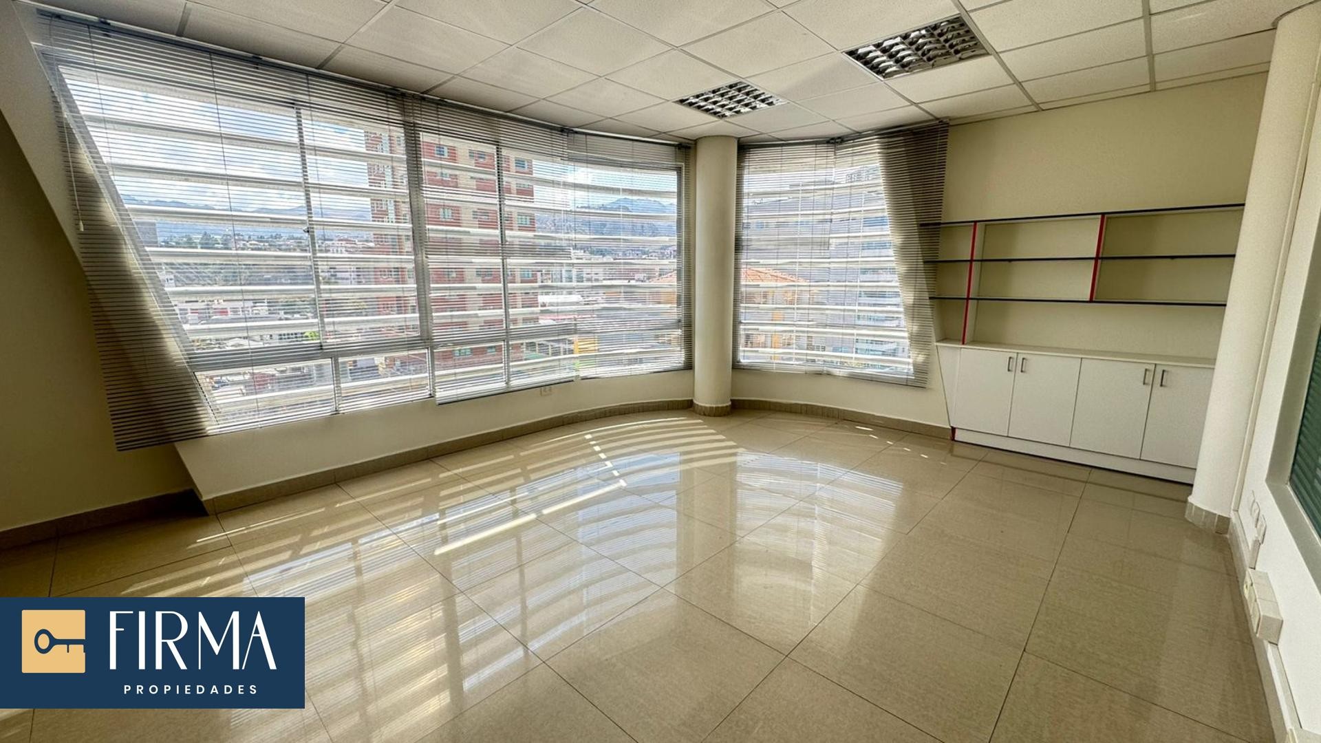 Oficina en AlquilerOFICINA EN ALQUILER, CALACOTO 3 dormitorios 5 baños 1 parqueos Foto 5