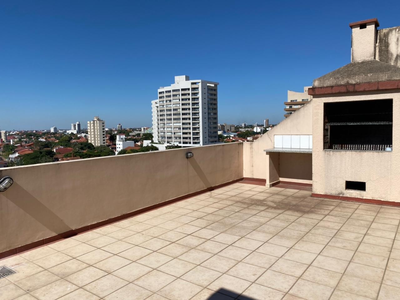 Departamento en Entre 3er y 4to anillo Norte en Santa Cruz de la Sierra 3 dormitorios 3 baños 2 parqueos Foto 12