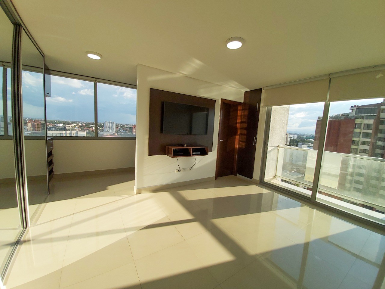 Departamento en VentaAlameda Potosí casi esquina Irala Edificio Torre Vanguardia  Foto 8