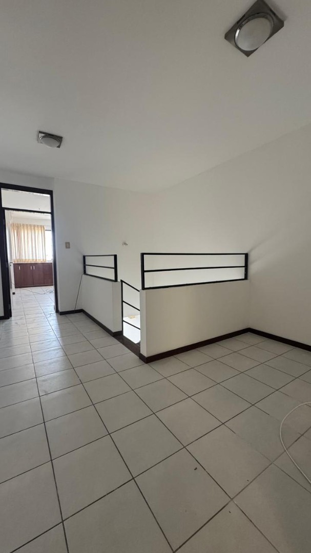 En Alquiler a $us 700 Foto 4