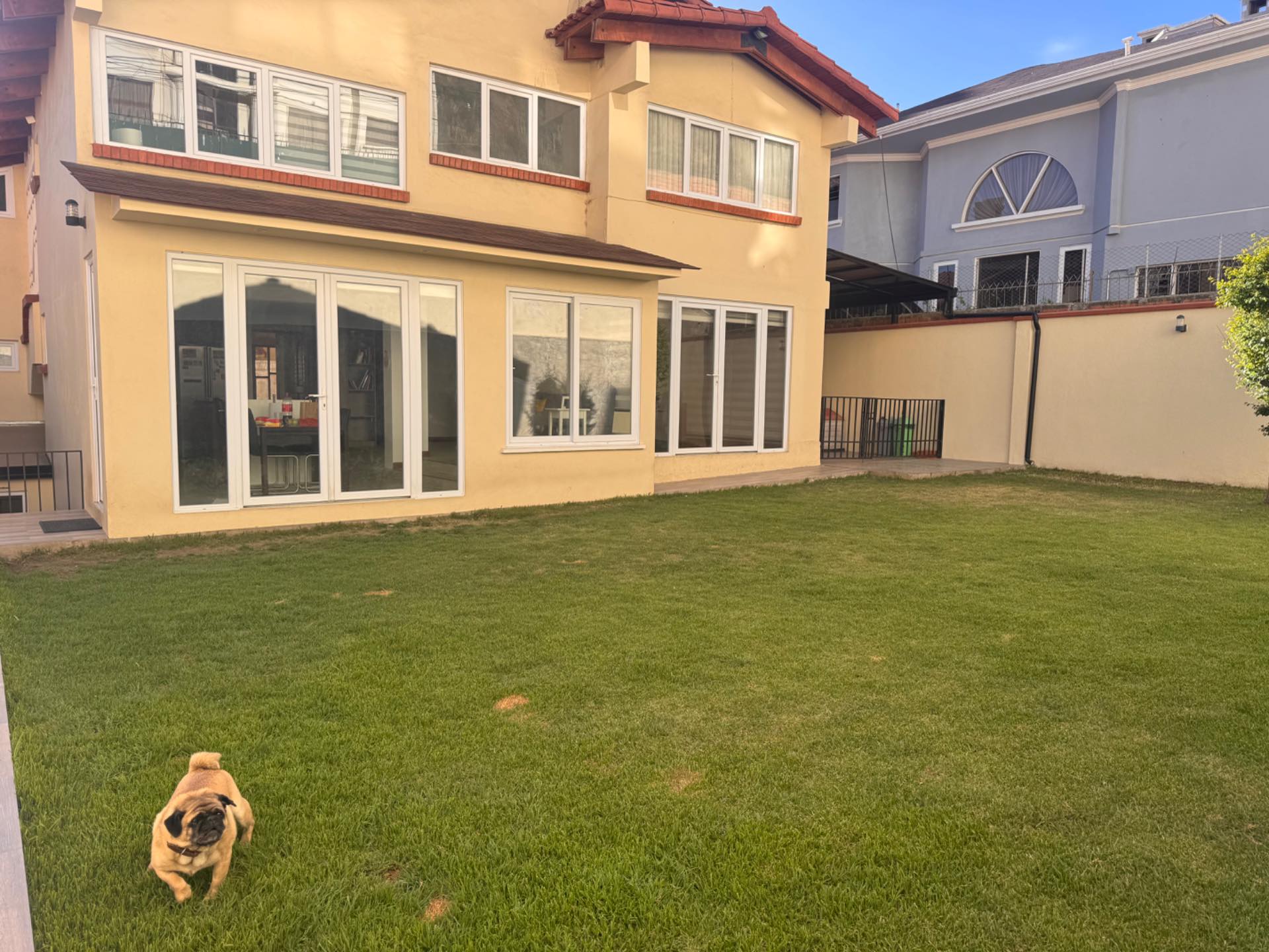 Casa en Irpavi en La Paz 5 dormitorios 5 baños 4 parqueos Foto 2