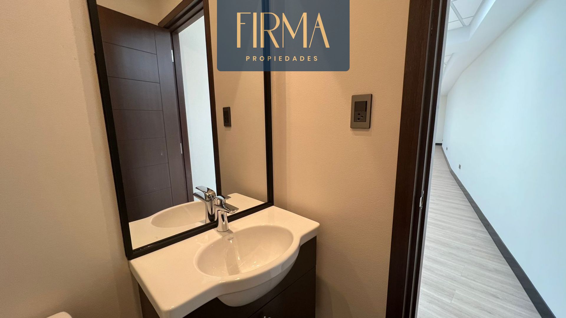 Local comercial ALQUILA  ESTE LOCAL A ESTRENAR EN SAN MIGUEL Foto 5