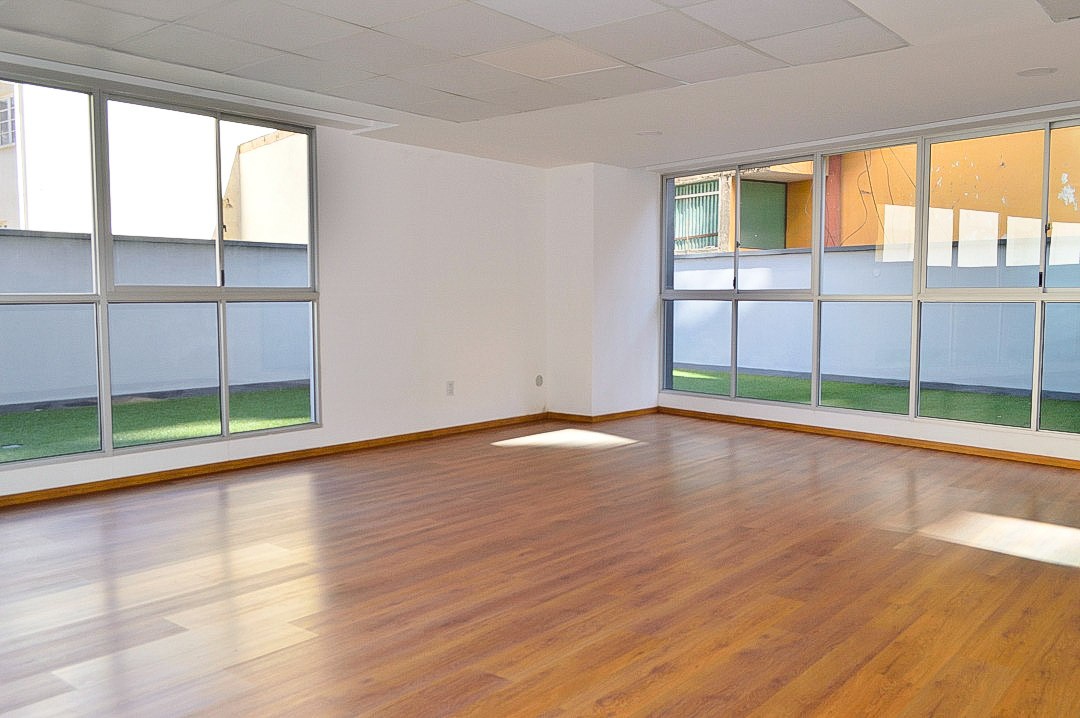 Oficina en Venta<b>OFICINA NUEVA DE 156 M2. EN VENTA EN LA AVENIDA 6 DE AGOSTO</b>  Foto 1