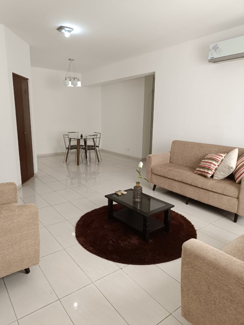 Departamento en AlquilerCalle Cochabamba esquina Av Irala Foto 8