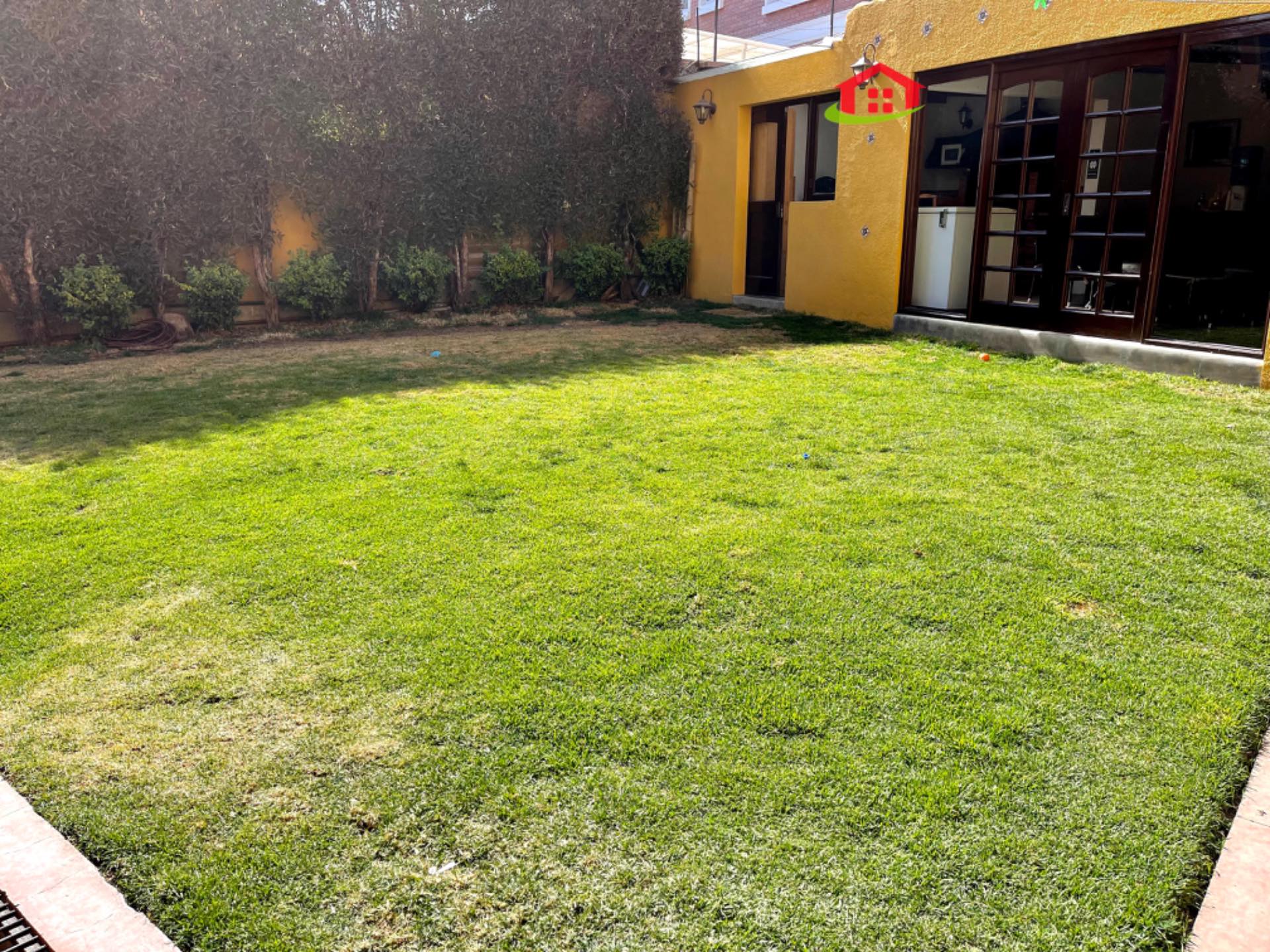 Casa en AlquilerAchumani calle 38 5 dormitorios 6 baños 3 parqueos Foto 2