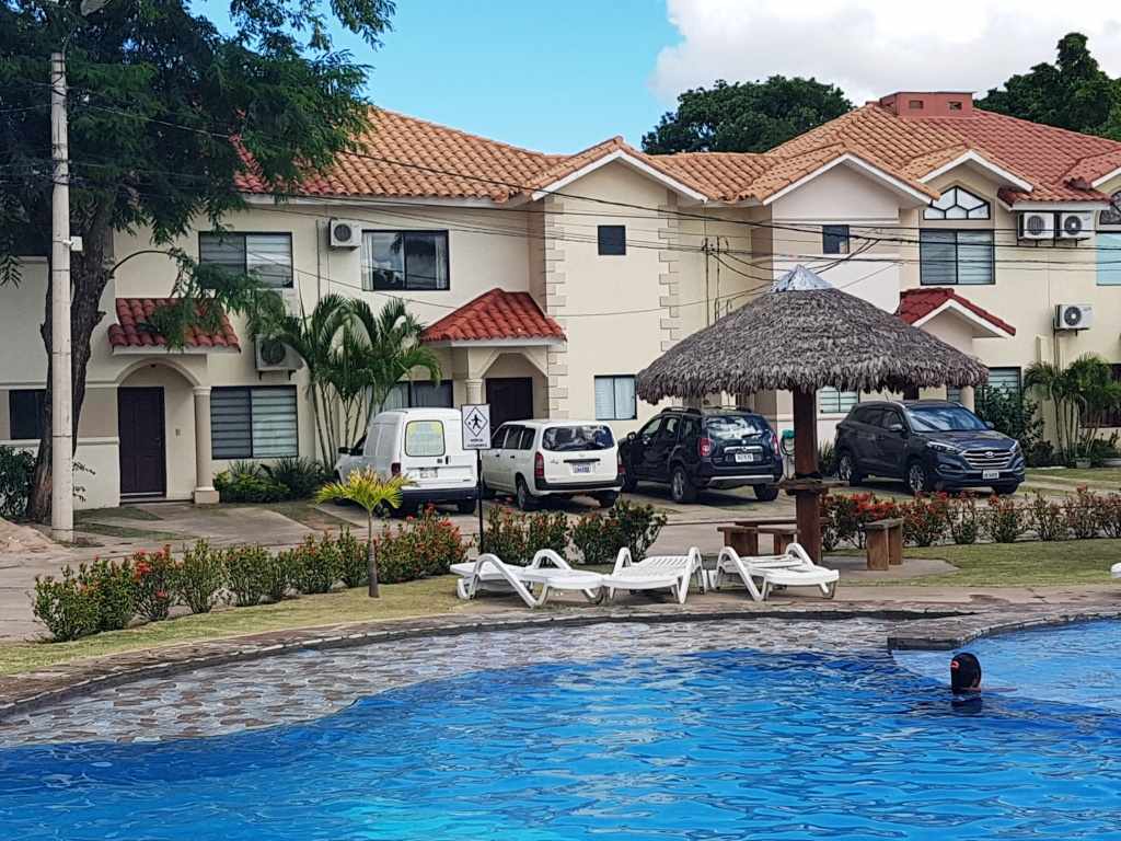 Casa en Alquiler8vo anillo casi Ave. Banzer 3 dormitorios 2 baños 2 parqueos Foto 1