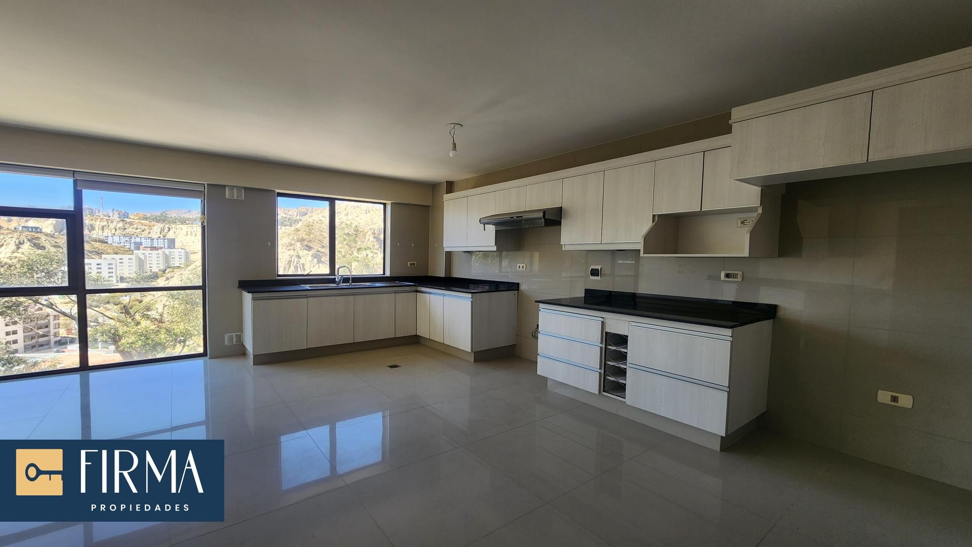 Departamento en Achumani en La Paz 4 dormitorios 5 baños 2 parqueos Foto 5