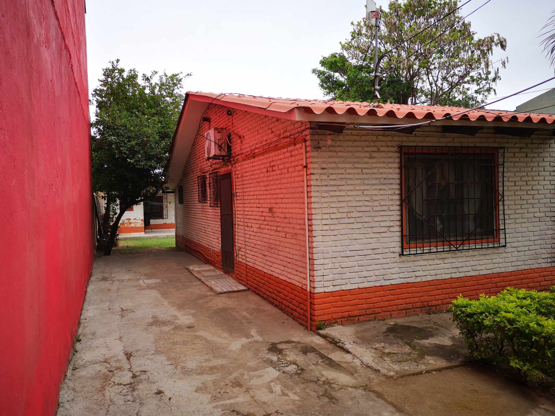 Casa en Entre 4to y 5to anillo Este en Santa Cruz de la Sierra 4 dormitorios 2 baños 2 parqueos Foto 6