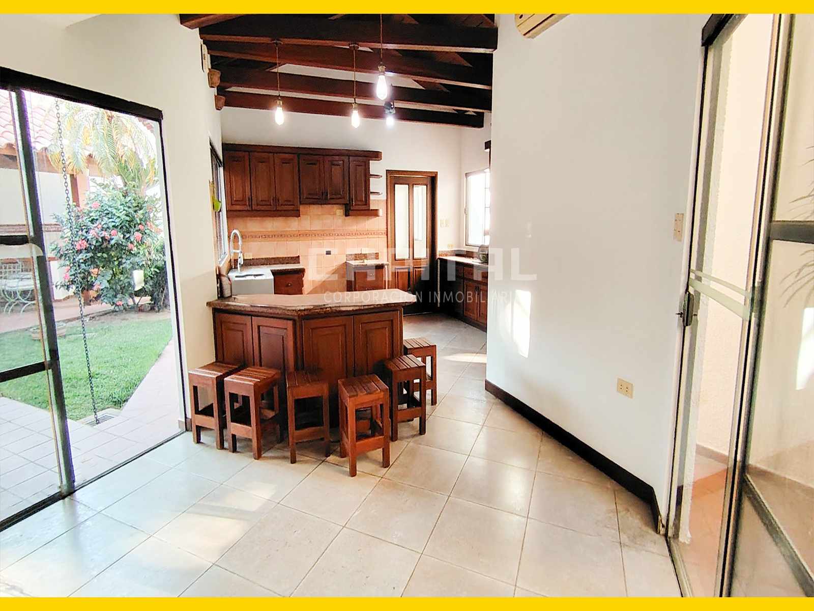 Casa en Entre 4to y 5to anillo Norte en Santa Cruz de la Sierra 2 dormitorios 5 baños 3 parqueos Foto 16