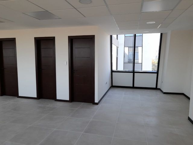 Oficina en VentaAV. VELARDE  4 dormitorios 2 baños  Foto 7