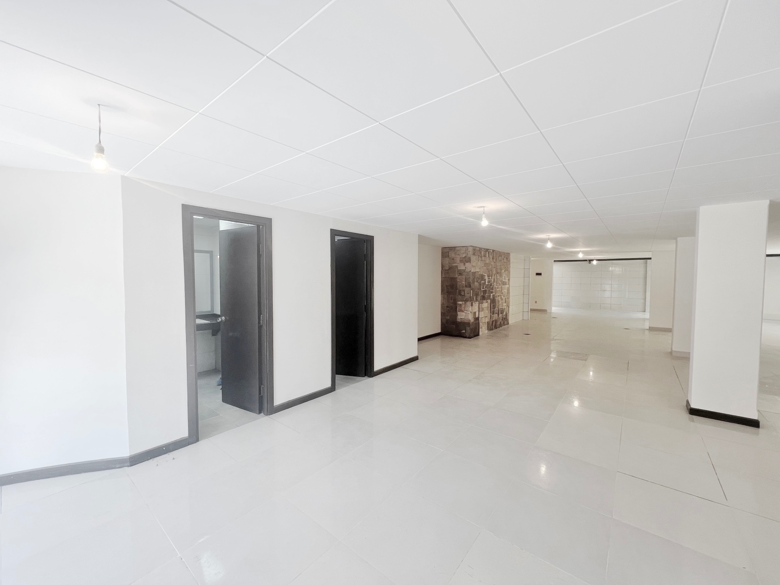 Local comercial en Miraflores en La Paz  2 baños  Foto 4