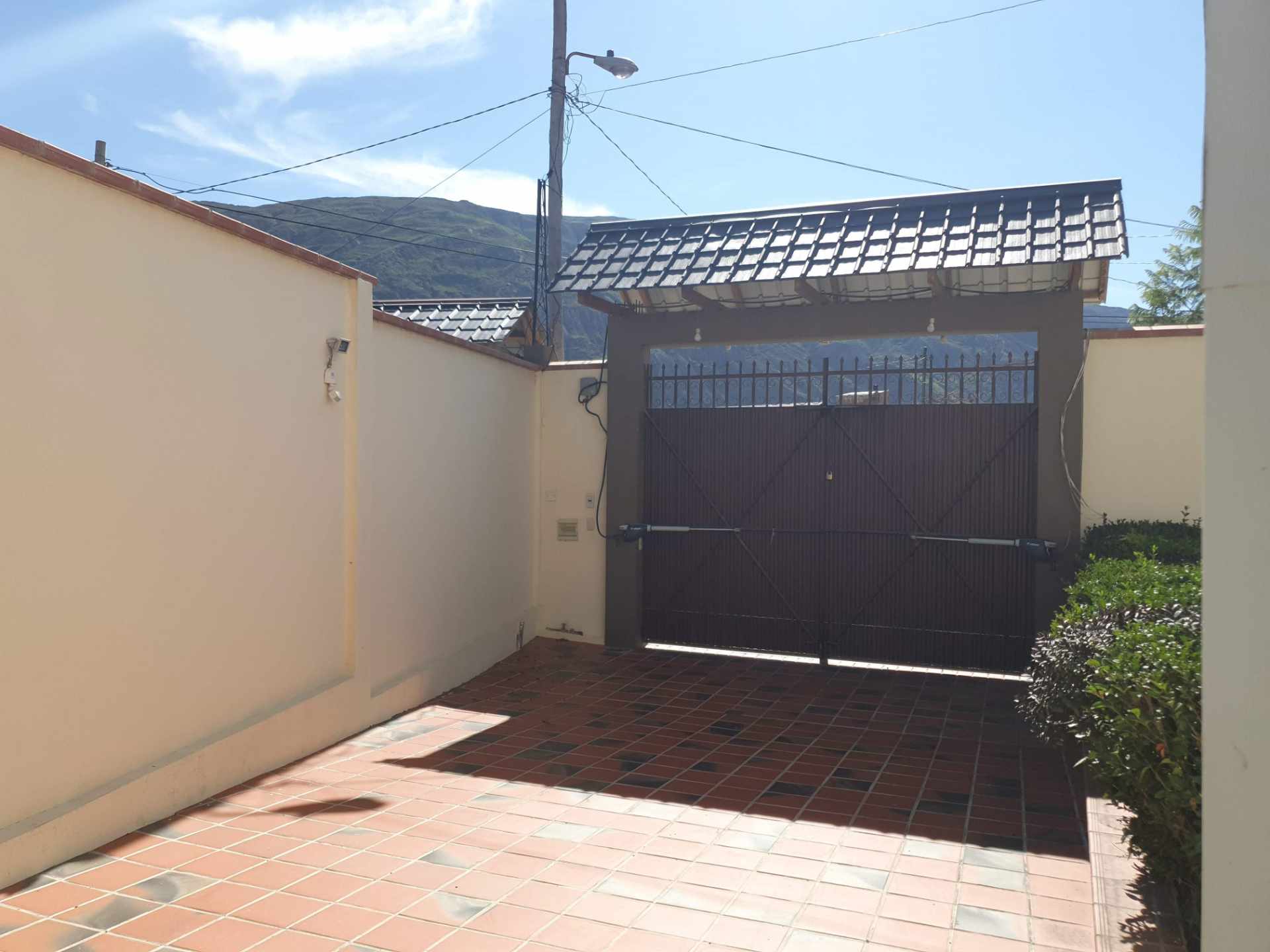 Casa en VentaZona Sur, Huajchilla. Urbanizacion Bartos. 4 dormitorios 4 baños 6 parqueos Foto 9