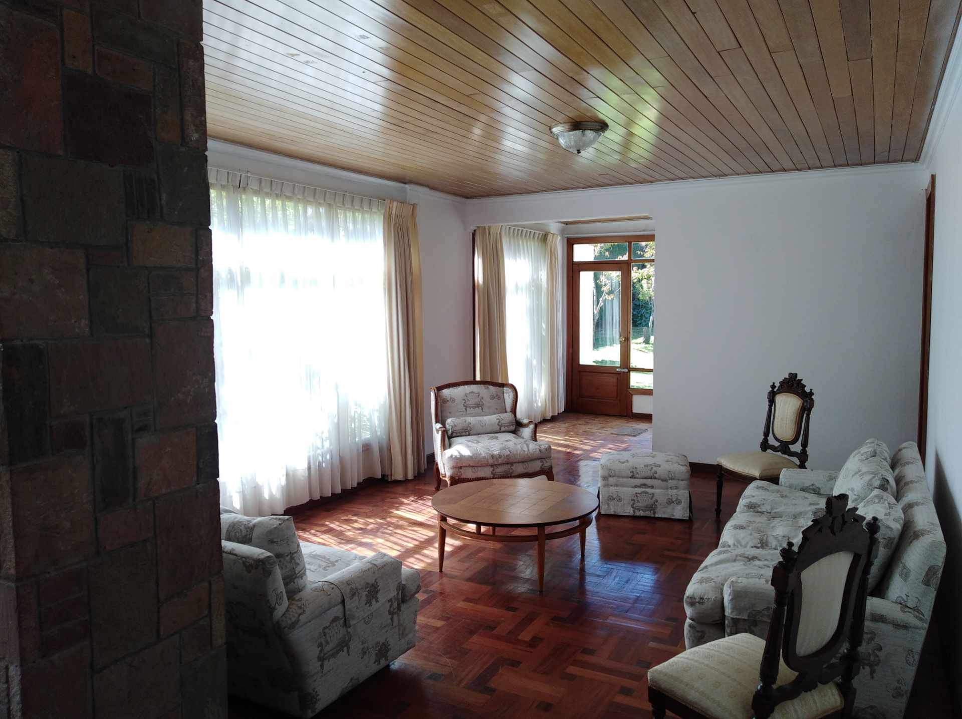 Casa en Calacoto en La Paz 6 dormitorios 4 baños  Foto 14