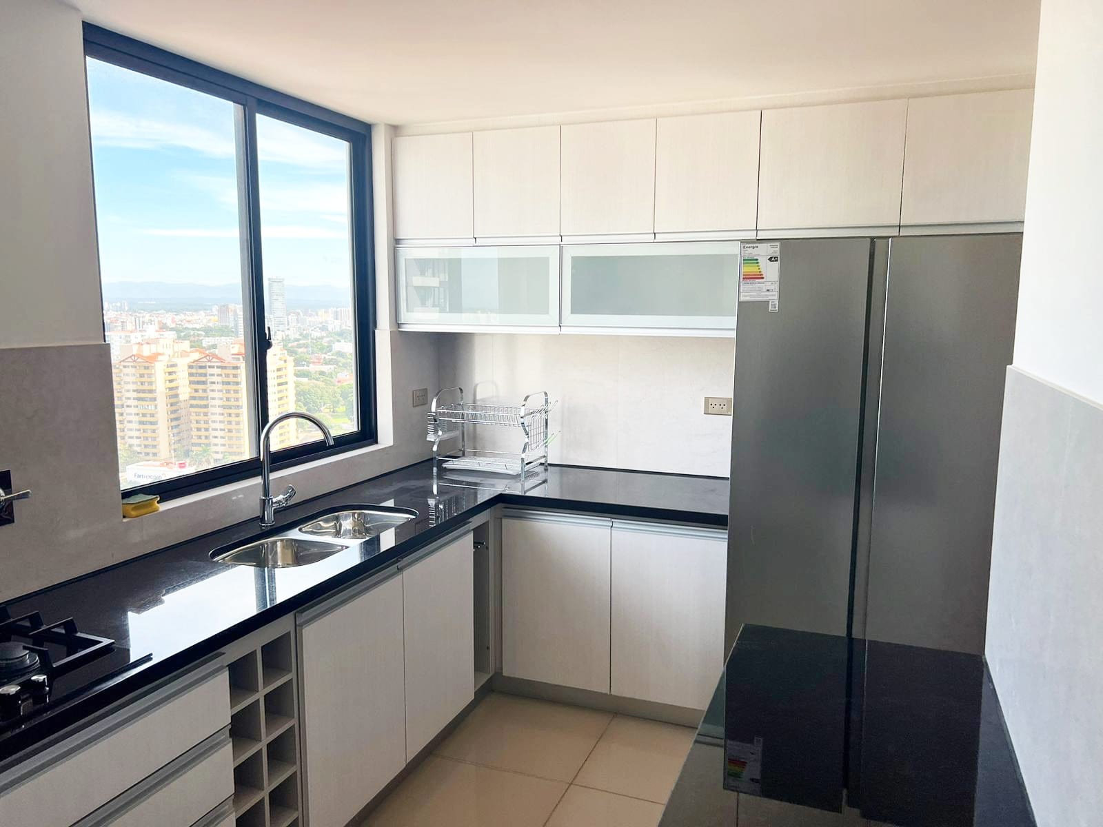Departamento en Entre 2do y 3er anillo Norte en Santa Cruz de la Sierra 3 dormitorios 2 baños 1 parqueos Foto 12