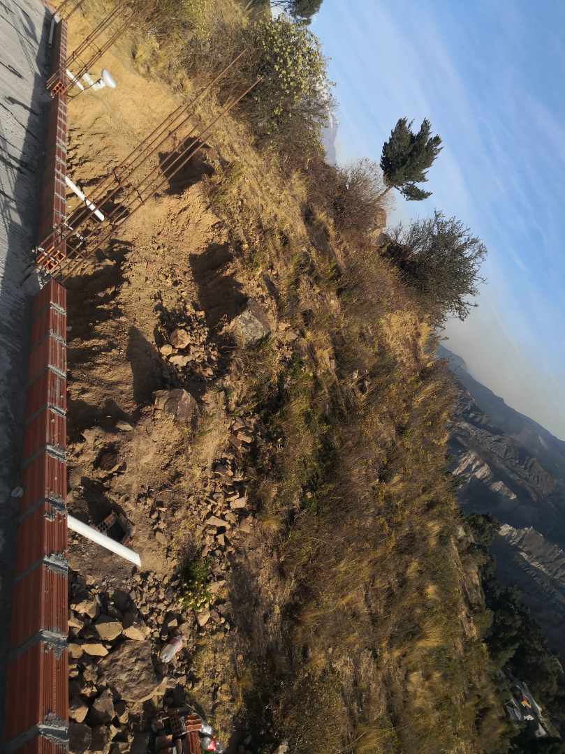 Terreno en VentaUNI , zona sur es de 300 m2 papeles al día mas el catastro , la zona tiene servicios básicos y mobilidad constante . precio 15000 dolares  Foto 5