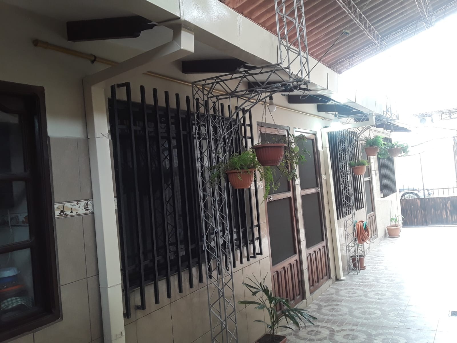 Casa en VentaCASA EN VENTA EN PLENA ESQUINA EN LA CUIDAD DE SANTA CRUZ (ZONA SUD ESTE) Foto 1