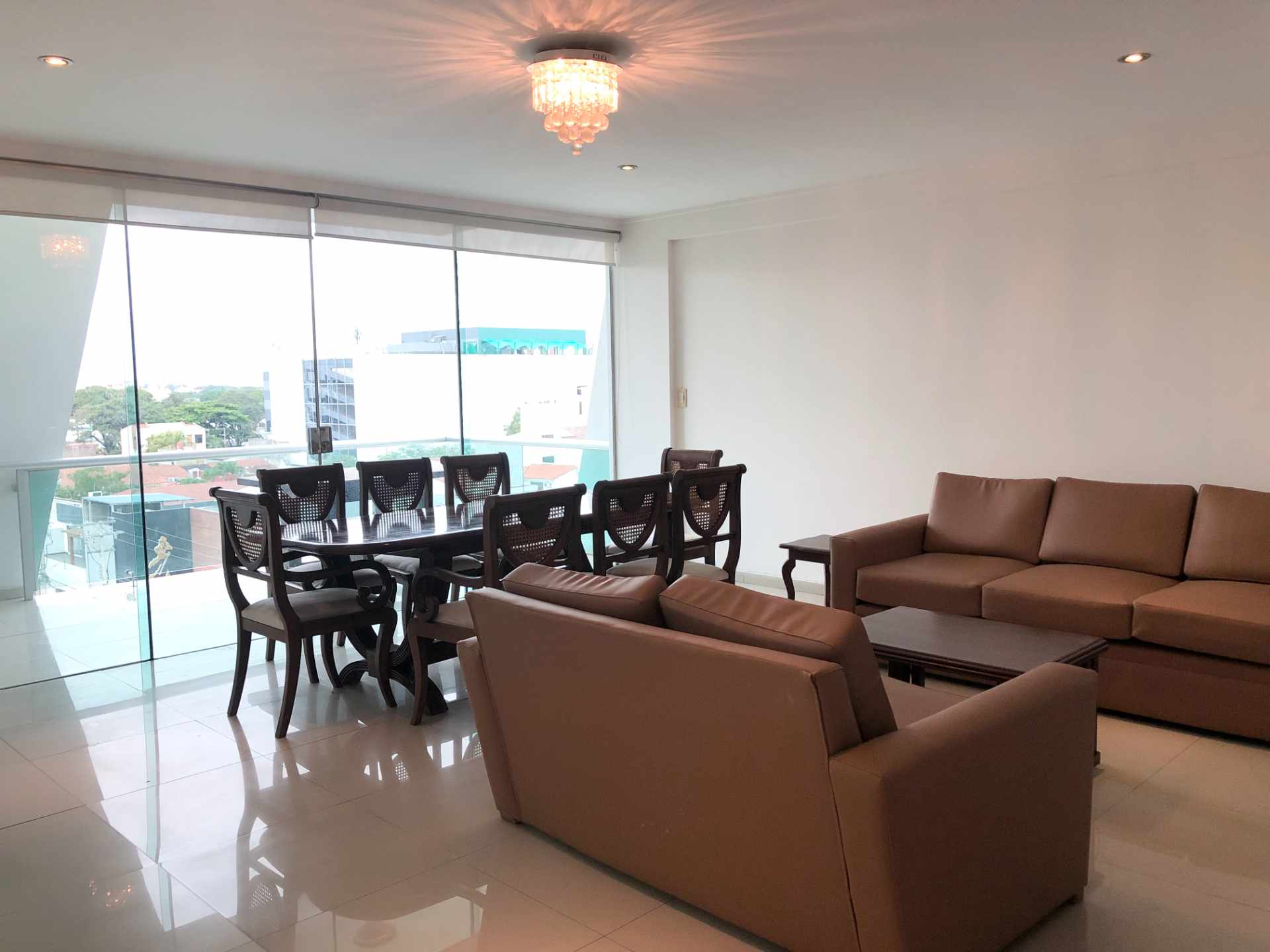 Departamento en VentaAv. Velarde (zona plaza blacut) 3 dormitorios 3 baños 1 parqueos Foto 10