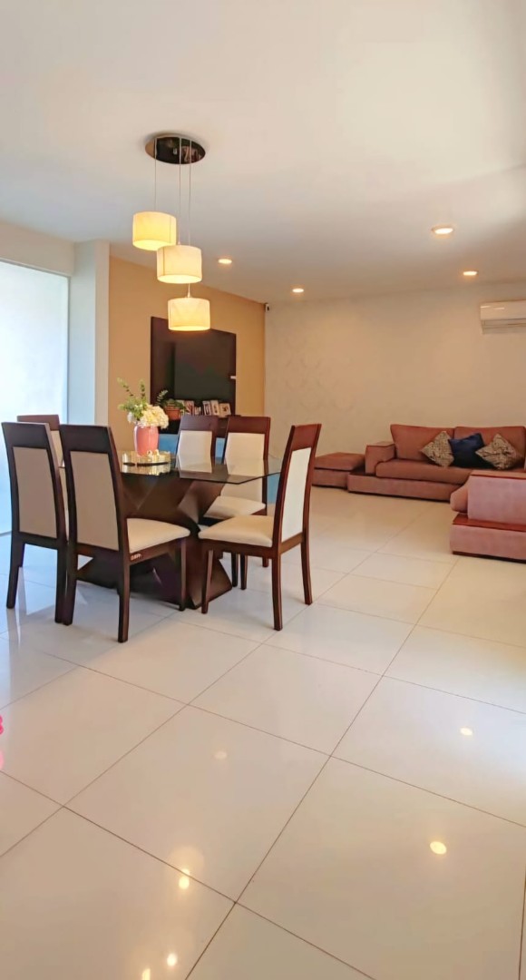 Casa en VentaZona Norte
Condominio LA RIVIERA del Remanzo
Km i½ Radial 26 3 dormitorios 3 baños 2 parqueos Foto 2