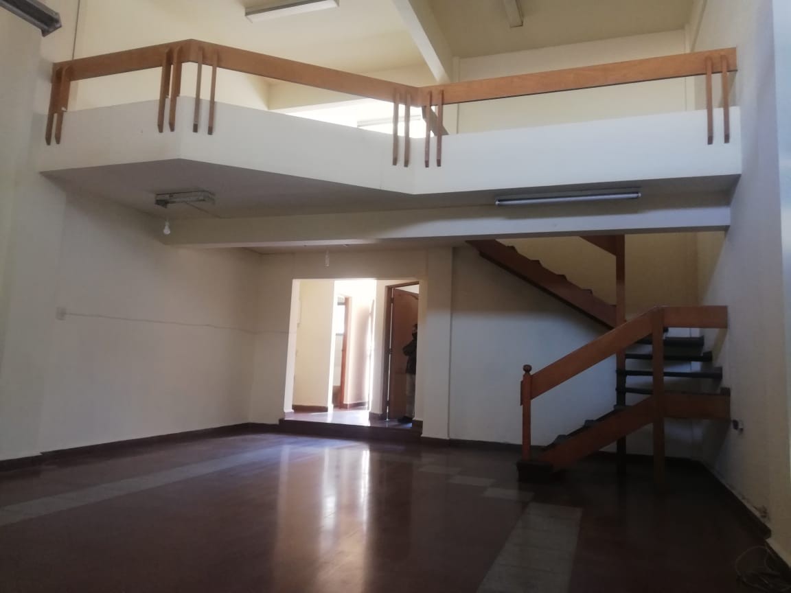 Local comercial en AlquilerCalle Sucre, entre Lanza y Antezana  1 baños  Foto 8