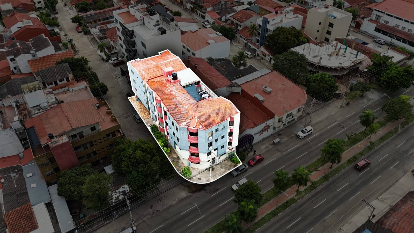 Edificio Avenida Busch frente a UAGRM Foto 1