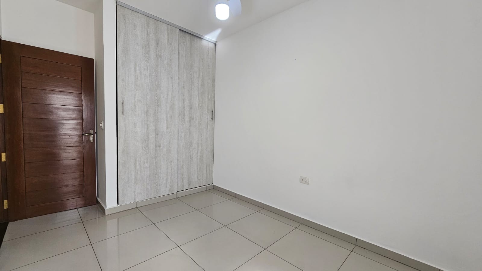 Casa En el Urubo hermosa casa de 1 planta de 2 dorm + escritorio Foto 14