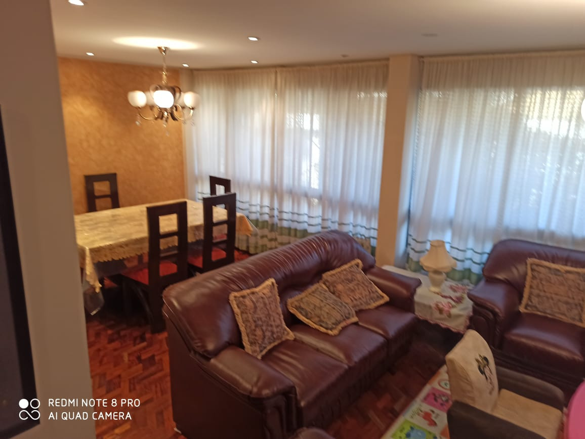 Departamento en VentaCalle Altamirano entre calles 3 y 4 zona Irpavi Foto 5