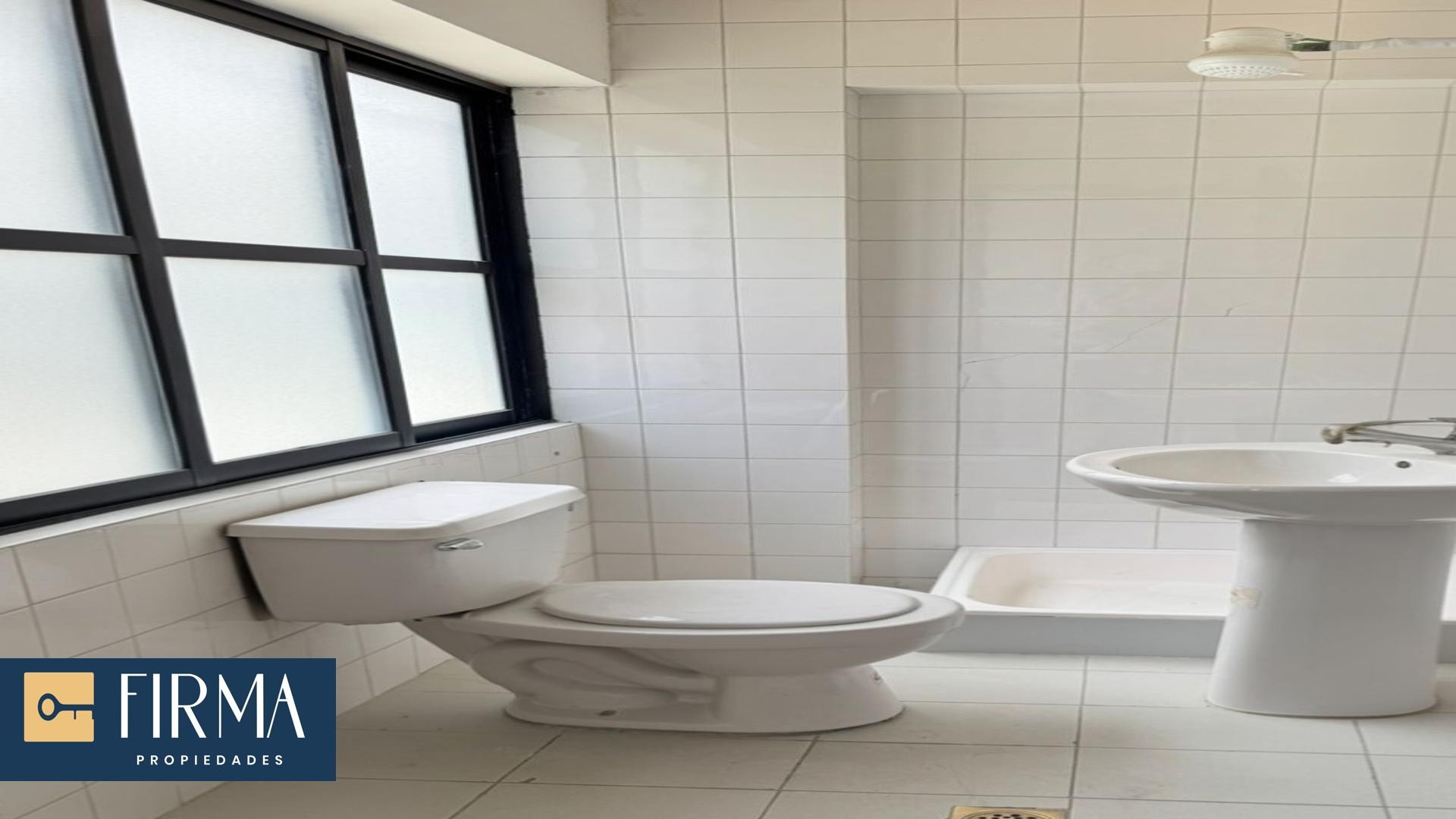 Oficina en AlquilerOFICINA EN ALQUILER, CALLE 21 DE CALACOTO EN PLANTA BAJA A LA CALLE Foto 10