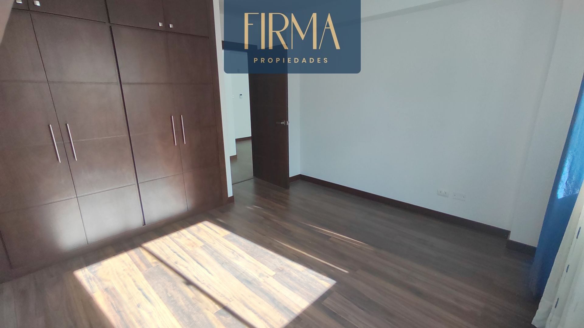 Departamento en VentaC. 22 DE CALACOTO ESQ. INOFUENTES  EDIF. LUZ SIDERAL DEPTO 402 Foto 4