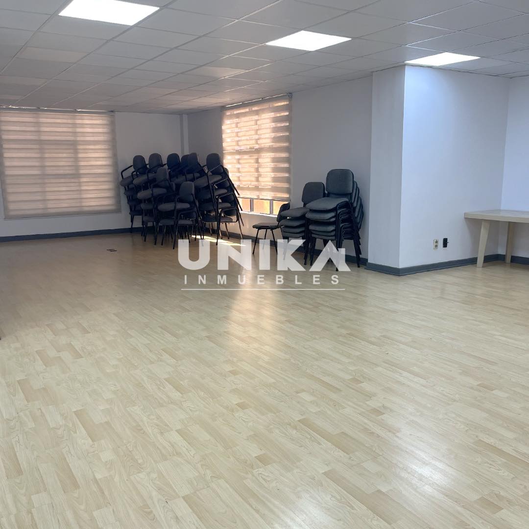 Oficina en AlquilerAMPLIA OFICINA SOLEADA EN LA MEJOR UBICACIÓN , ASCENSOR PRIVADO 4 AMBIENTES , SALA DE REUNIÓN. Foto 24