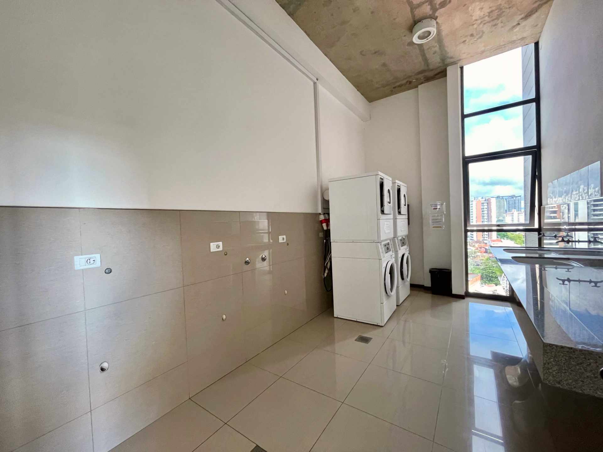 Departamento en AlquilerEN ALQUILER DPTO EQUIPETROL( canal Isuto y 3er anillo)   Foto 16