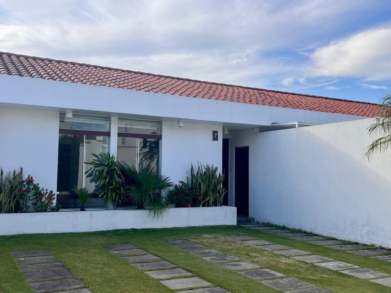 En Alquiler a $us 8,500 Foto 1