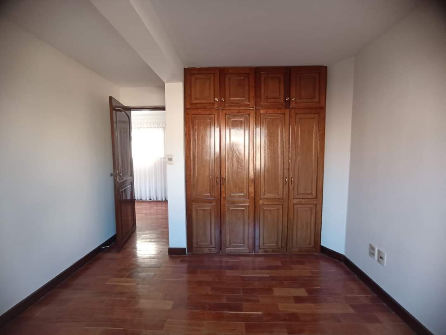 Departamento en Cota Cota en La Paz 3 dormitorios 4 baños 1 parqueos Foto 9