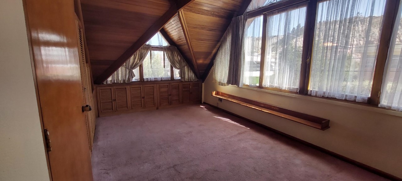 Casa en VentaIRPAVI BAJO EN VENTA CASA EN PLENA ESQUINA  Foto 4