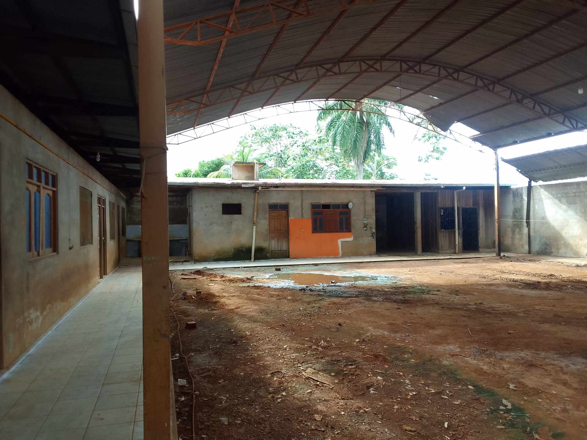 Galpón en VentaAv. Acre s/n detrás de la Universidad Amazónica de Pando,  Urbanización Las Palmas, manzano 215, predio 015, distrito 04 de la ciudad Cobija.    Foto 5