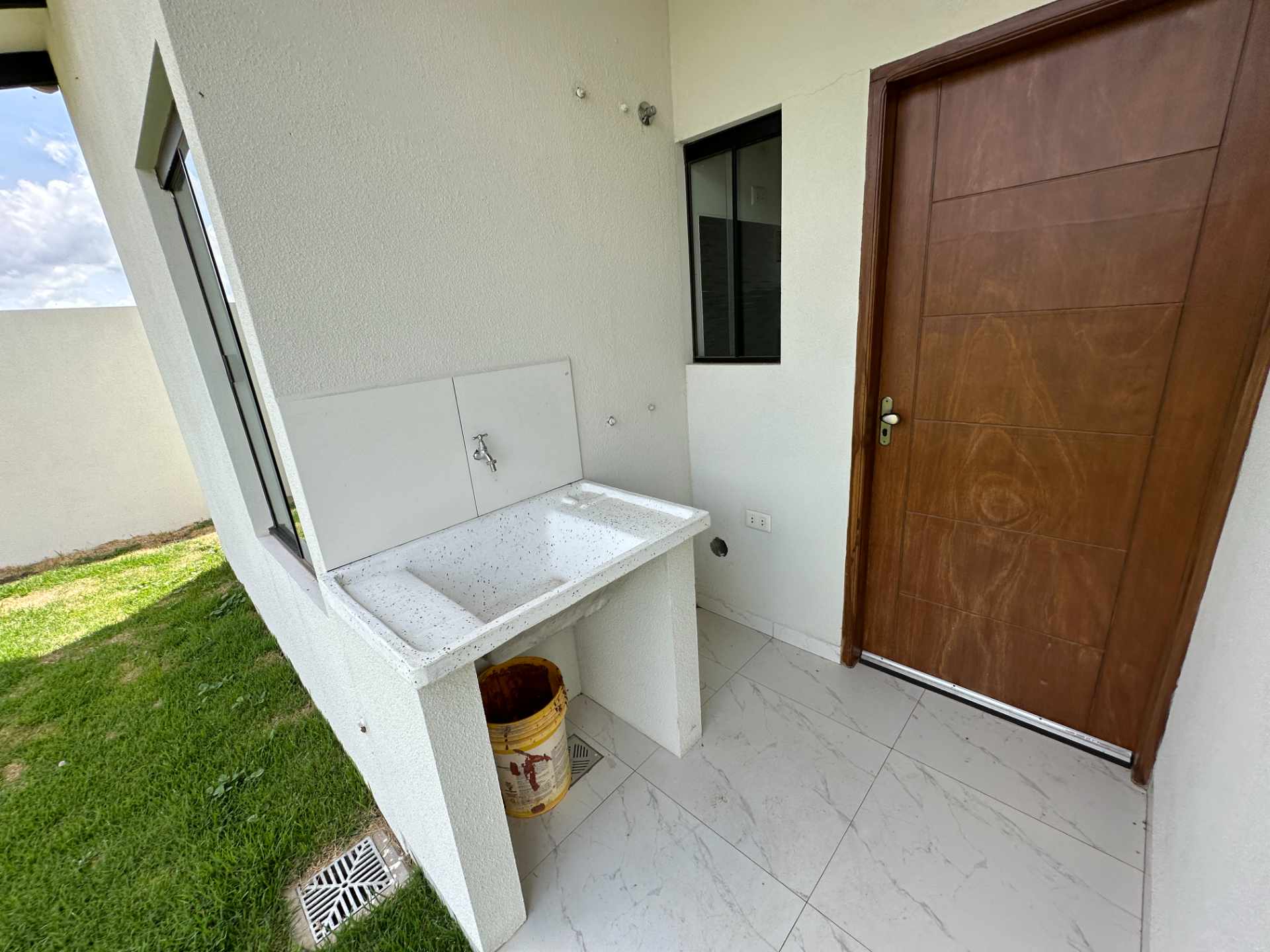 Casa en VentaZona este de Santa Cruz, ubicada atrás del Jardín Botánico sobre calle asfaltada. Por la Laguna Guapilo.   Foto 9