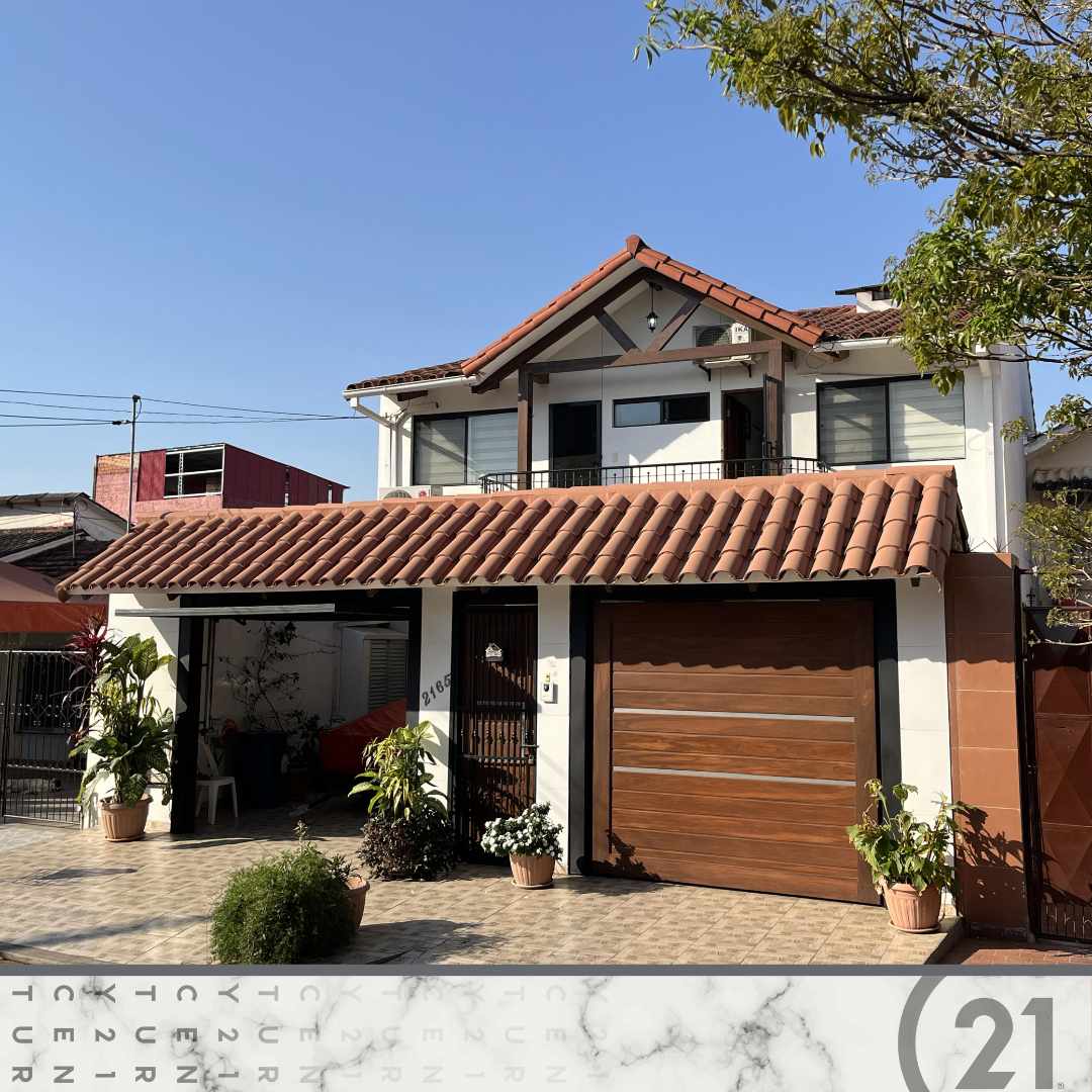 Casa en Entre 2do y 3er anillo Norte en Santa Cruz de la Sierra 4 dormitorios 5 baños 2 parqueos Foto 3
