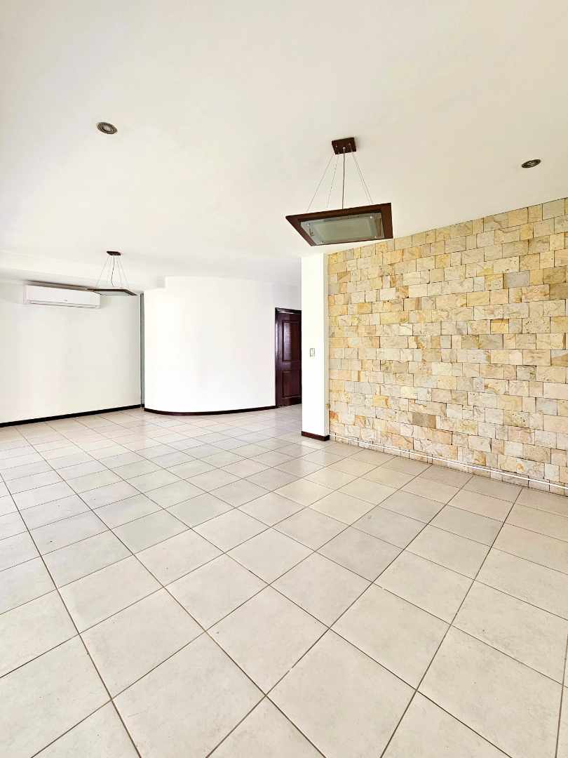 Casa en Entre 5to y 6to anillo Norte en Santa Cruz de la Sierra 3 dormitorios 3 baños 2 parqueos Foto 28