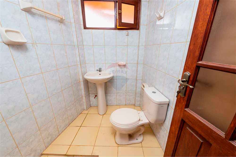 Casa en Sacaba en Cochabamba 12 dormitorios 5 baños 3 parqueos Foto 14