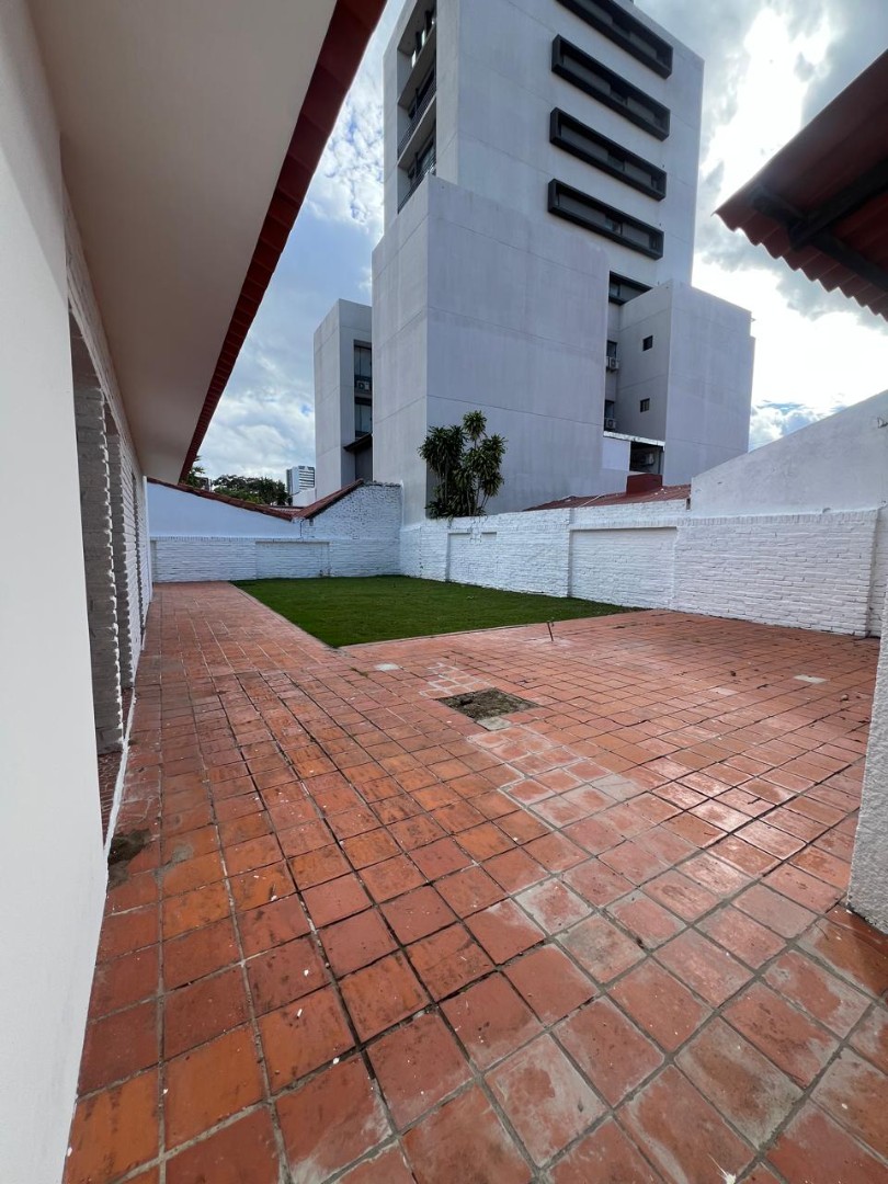 Casa en Equipetrol en Santa Cruz de la Sierra 3 dormitorios 3 baños 5 parqueos Foto 2