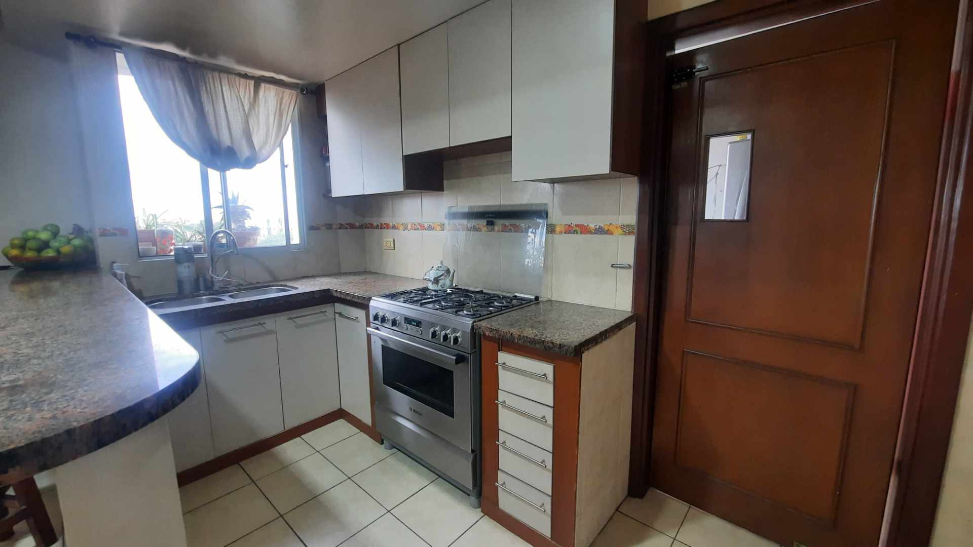 Departamento en Venta3ER ANILLO ENTRE AV. BANZER Y AV. BENI 3 dormitorios 4 baños 1 parqueos Foto 6