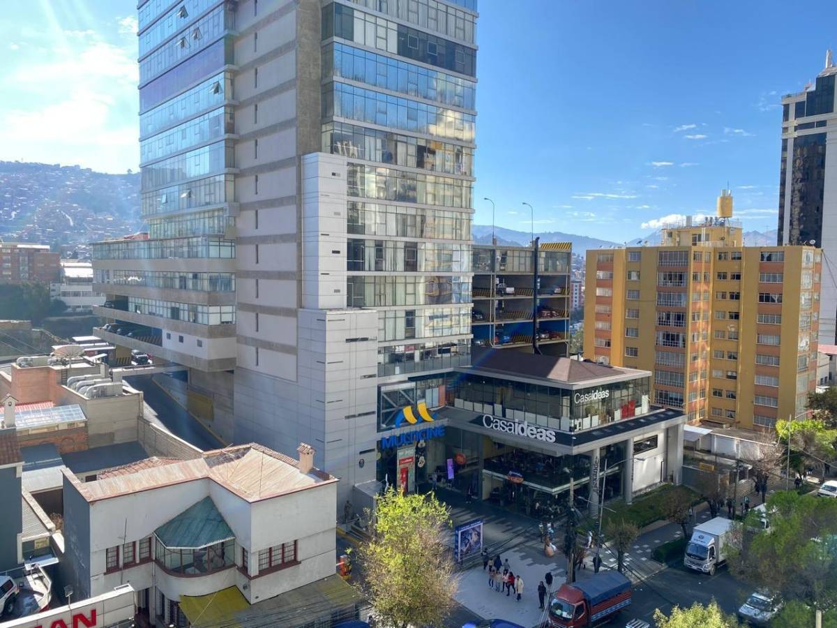 Departamento en San Jorge en La Paz 4 dormitorios 4 baños 1 parqueos Foto 14