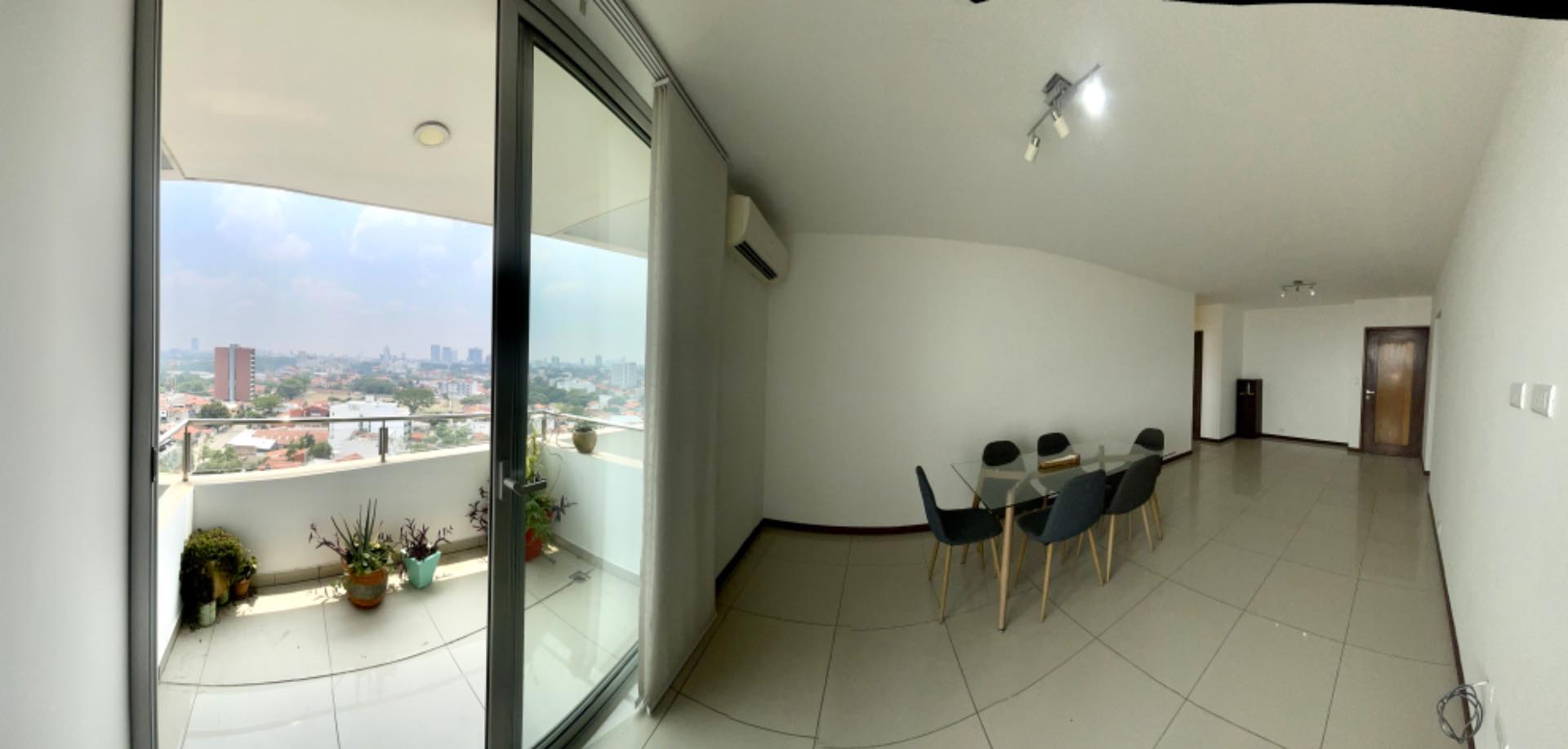 Departamento en Entre 2do y 3er anillo Norte en Santa Cruz de la Sierra 2 dormitorios 2 baños 1 parqueos Foto 3