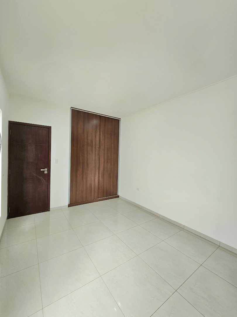 Casa en VentaAv. Pirai y Radial 17.5 8vo anillo  3 dormitorios 2 baños 2 parqueos Foto 10