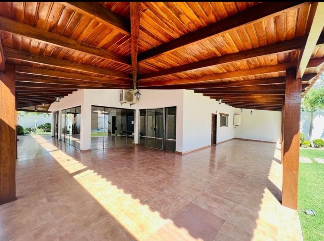 Casa en AlquilerCASA EN ALQUILER EN ZONA NORTE BENI  4 dormitorios 6 baños 4 parqueos Foto 1