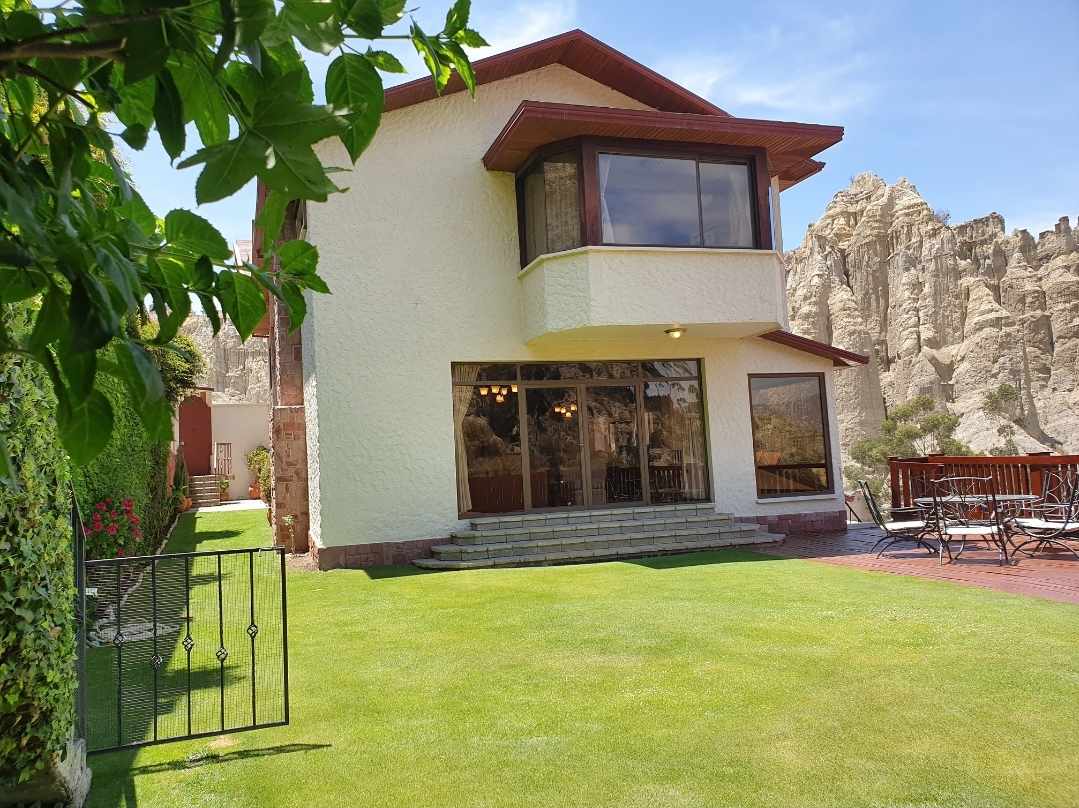 Casa en VentaAchumani 4 dormitorios 6 baños 2 parqueos Foto 2